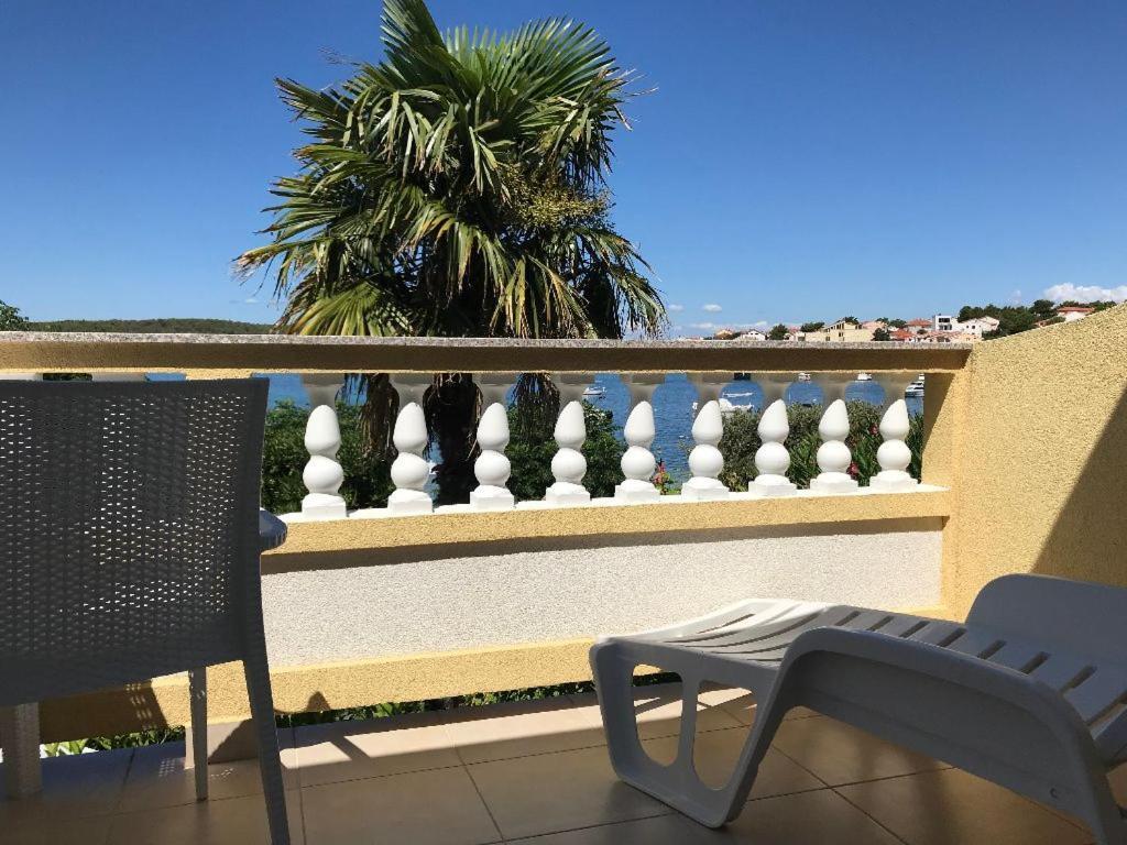 Barbat na Rabu Apartments And Rooms Villa Luci מראה חיצוני תמונה